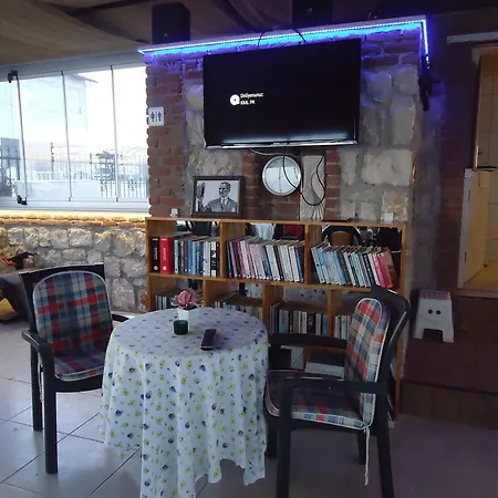 Bells Beach Hotel