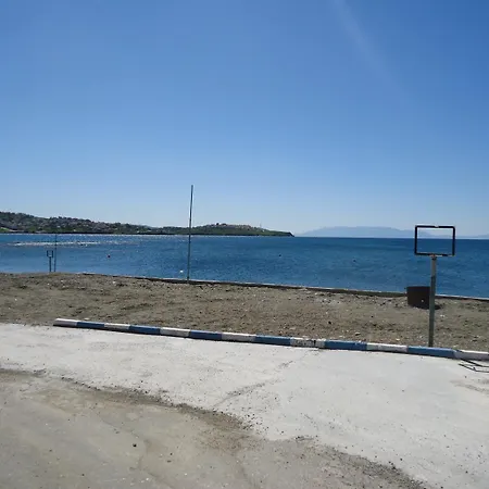 Bells Beach Hotel מוטל