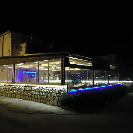 Bells Beach Hotel מוטל *